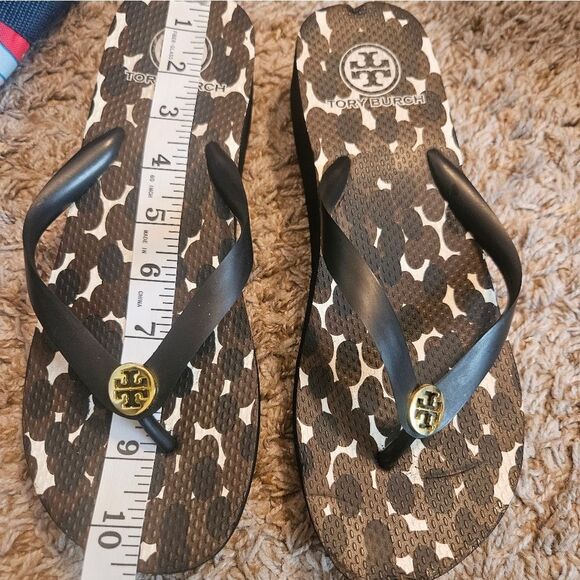 Tory Burch Logo Flip Flops Black Brown Camo Print Sandals Women’s ~Sz 9.5 - Picture 9 of 10